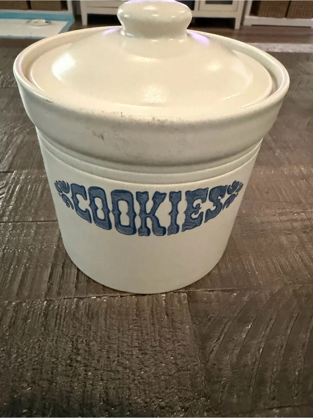 Vintage Pfaltzgraff Yorktowne Cookie Jar Canister Lid Blue Cookies USA Stoneware